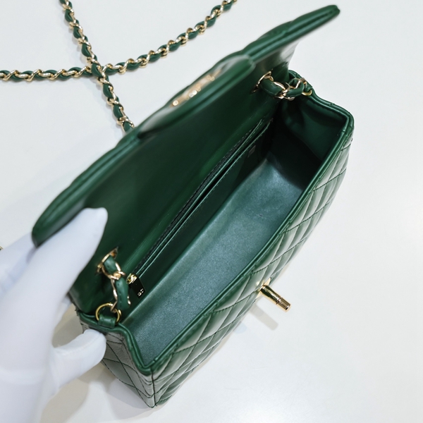 シャネルバッグ着用イメージ